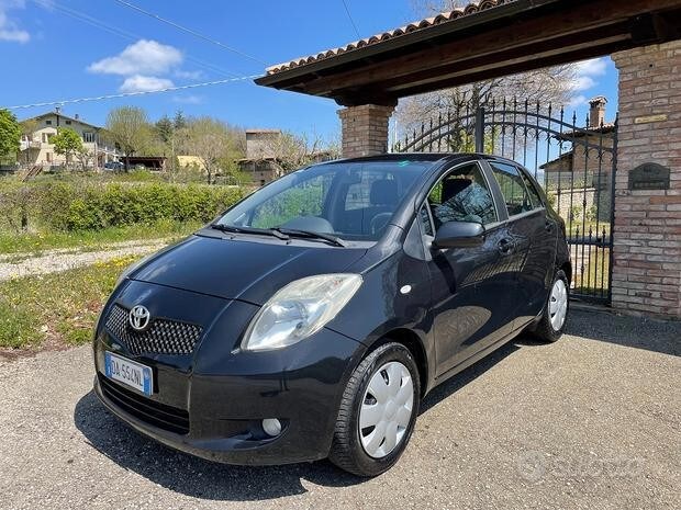 Foto TOYOTA Yaris 2ª serie