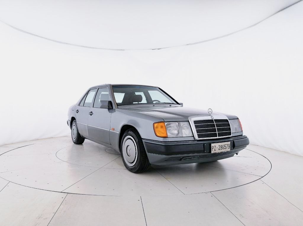 Mercedes-Benz E200